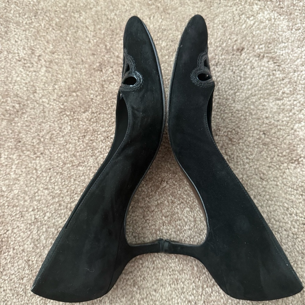 Stuart Weitzman Pointed Toe Kitten Heel Suede Pumps - Picture 5 of 12